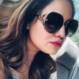 Meet your Posher, Laura